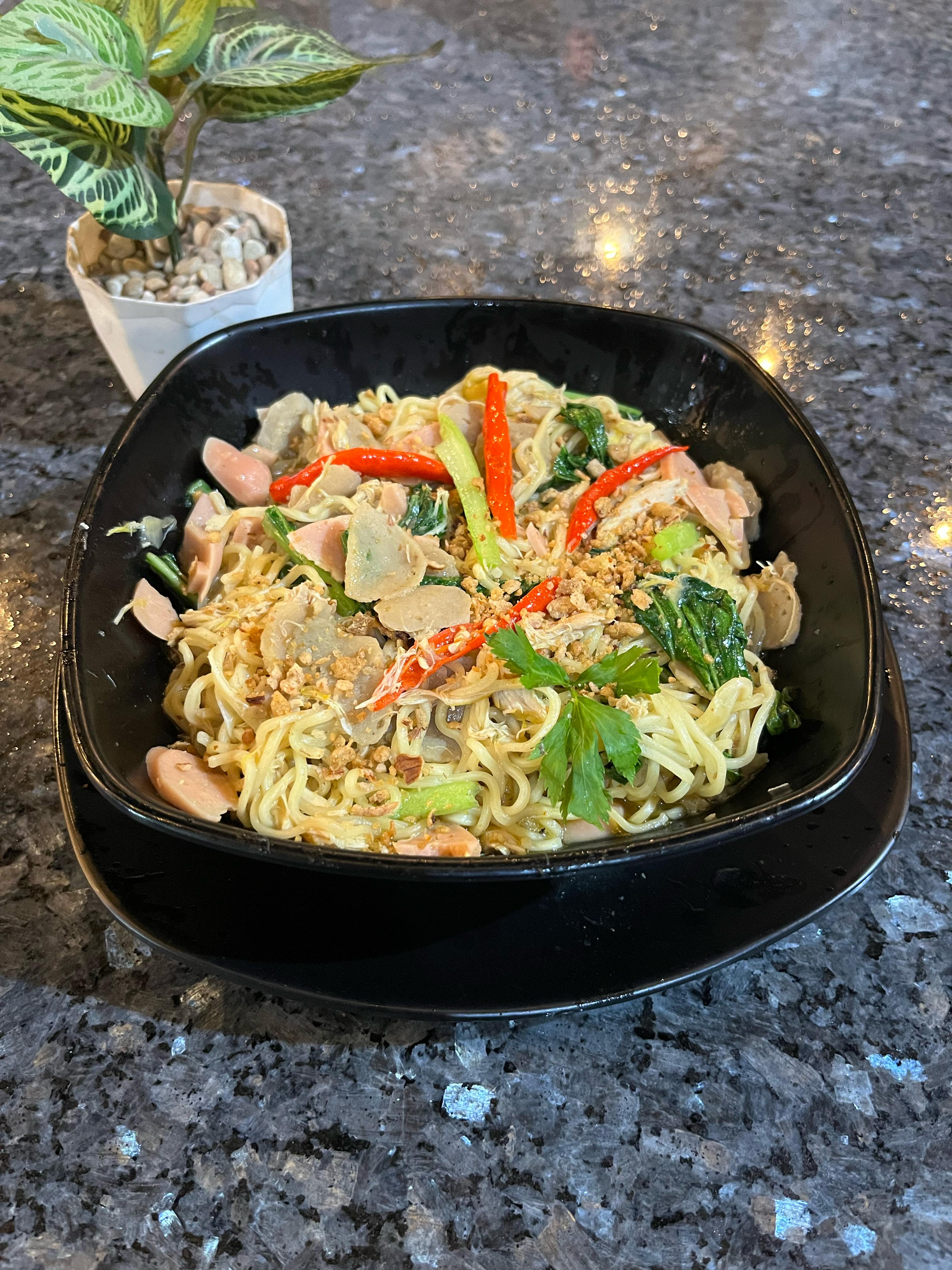 Mie Nyemek Baper